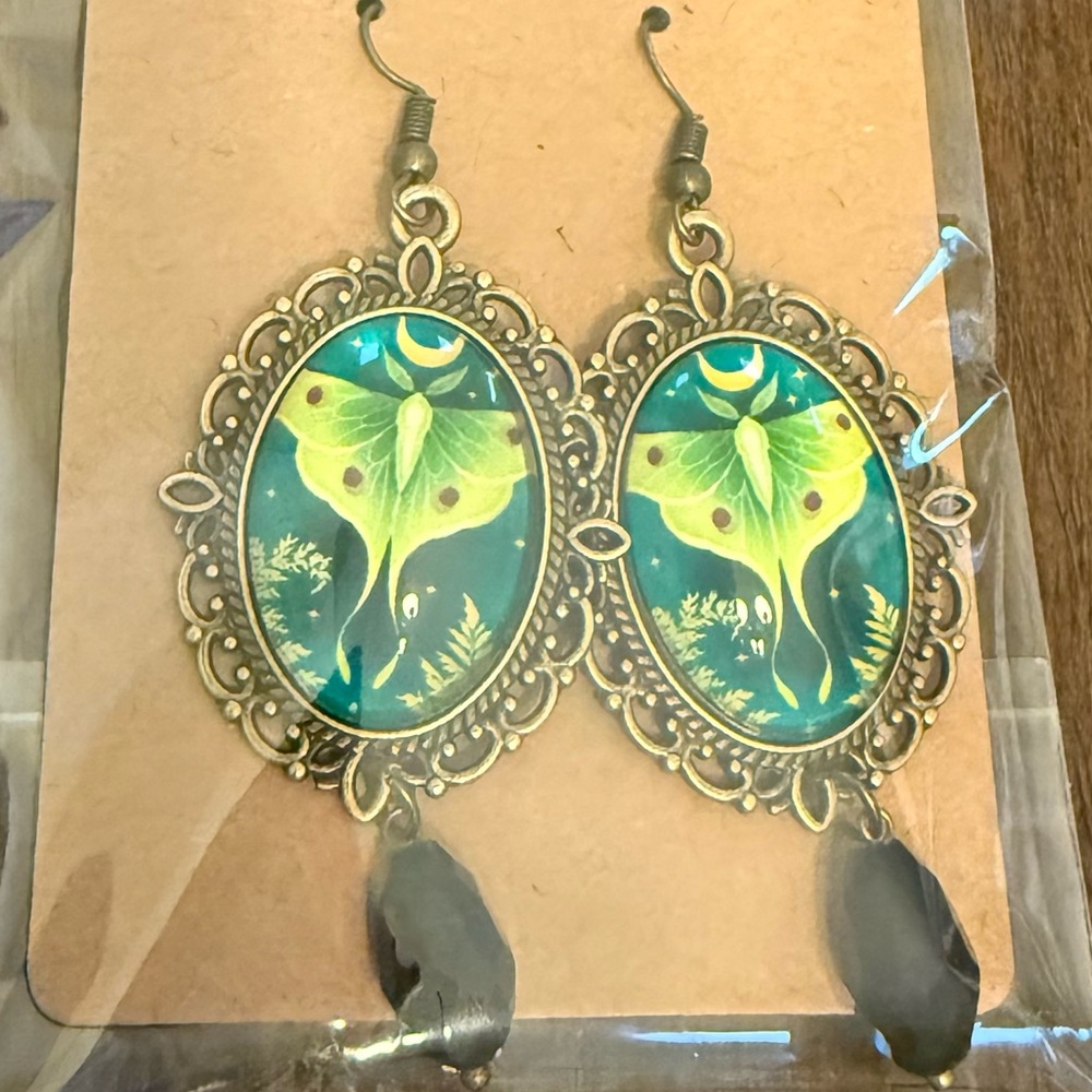 2/$29 or 3/$39 NWOT Gold, Green & Black Detailed Dangling Moth Earrings - Picture 7 of 7